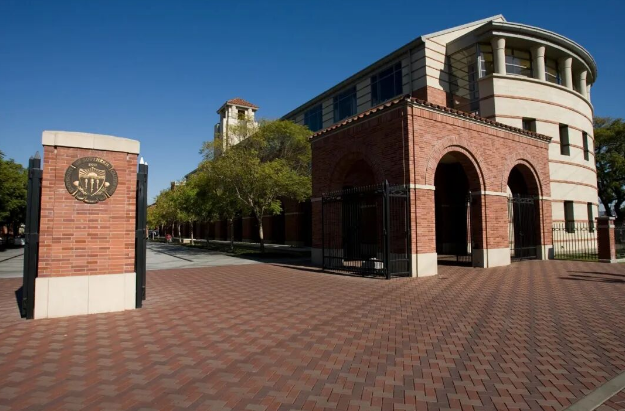美本 GPA2.5 也能申哥大 / NYU / 南加大?这些名校项目真的不卡 GPA!(图3) 美本 GPA2.5 也能申哥大 / NYU / 南加大?这些名校项目真的不卡 GPA!(图3)